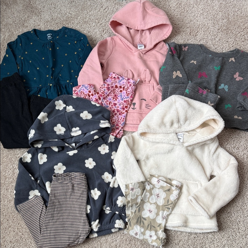 Carter’s set of 5 outfits, size 24 months